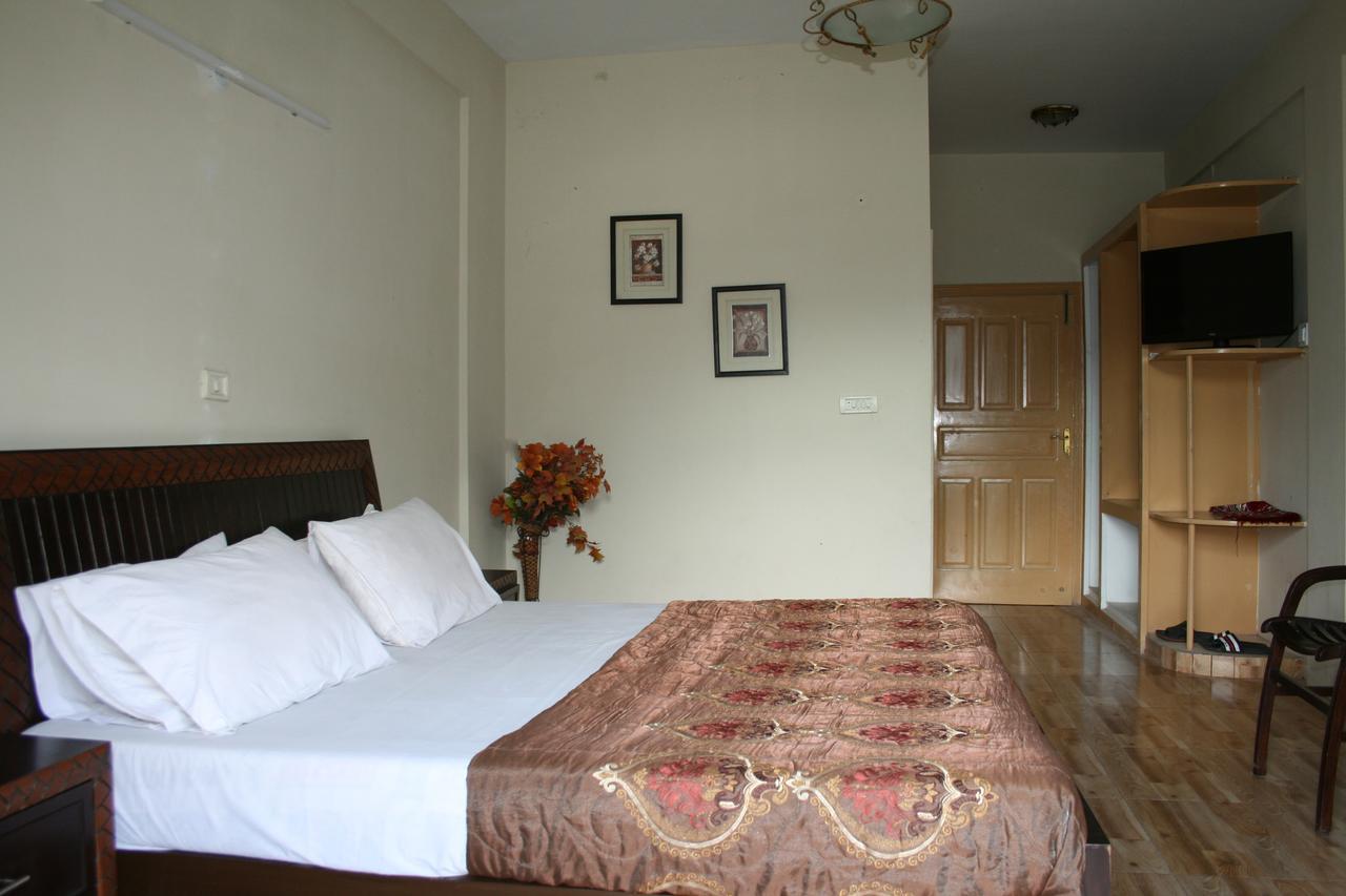 Pine Top Hotels Наран Экстерьер фото