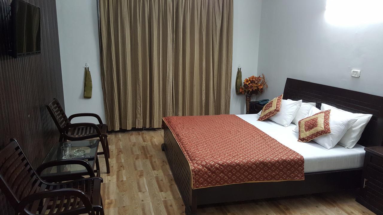 Pine Top Hotels Наран Экстерьер фото