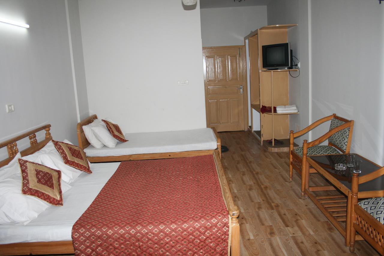 Pine Top Hotels Наран Экстерьер фото