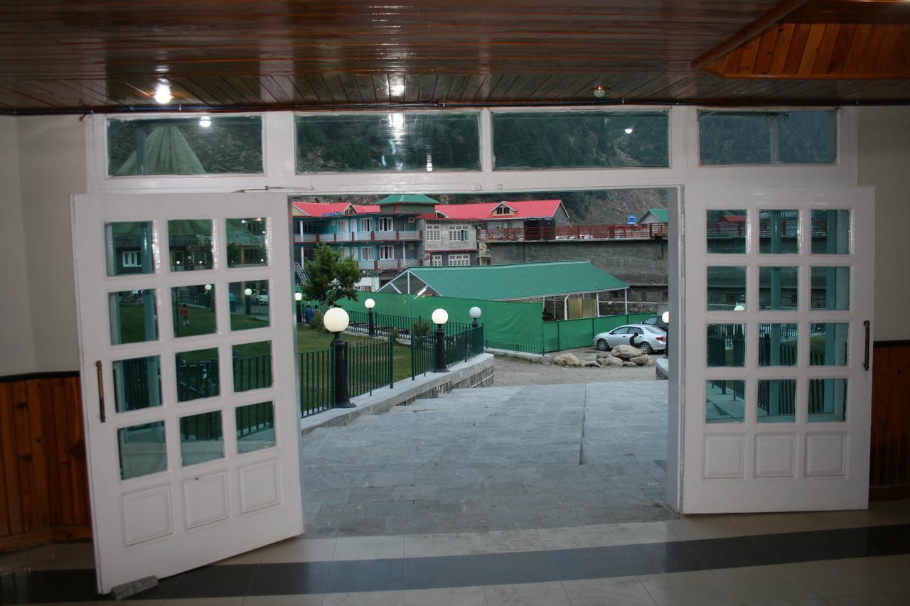 Pine Top Hotels Наран Экстерьер фото