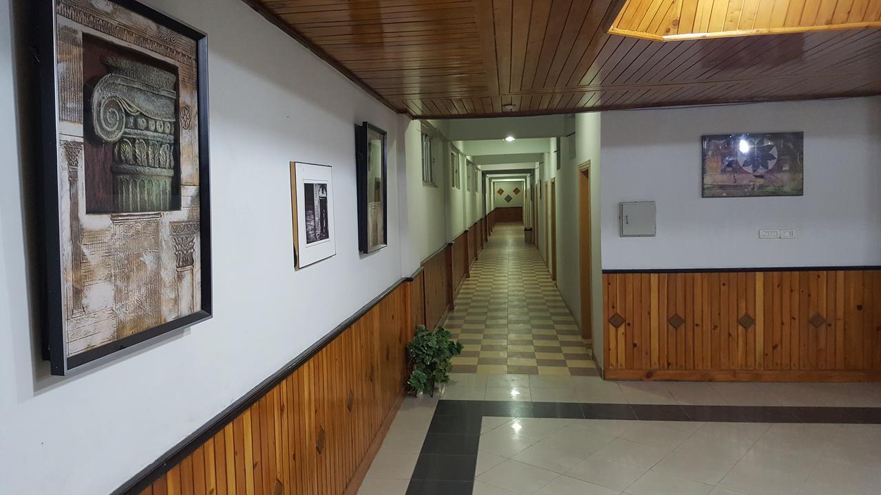 Pine Top Hotels Наран Экстерьер фото