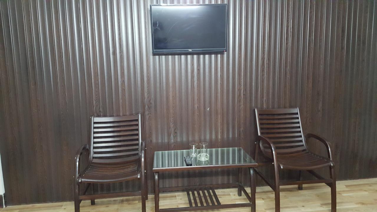 Pine Top Hotels Наран Экстерьер фото