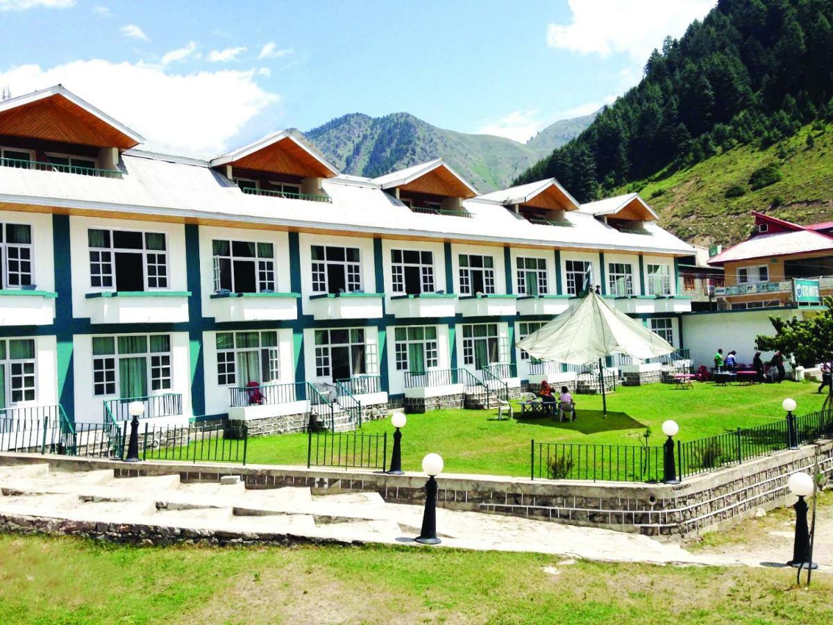 Pine Top Hotels Наран Экстерьер фото
