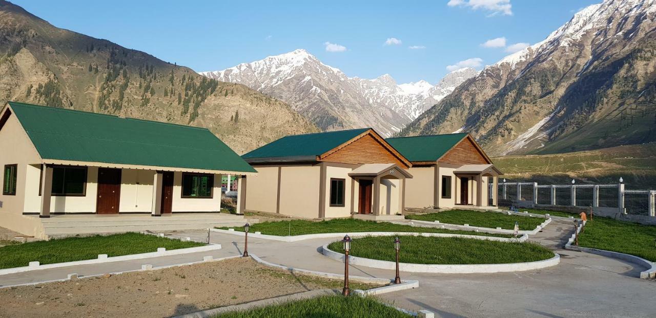 Pine Top Hotels Наран Экстерьер фото