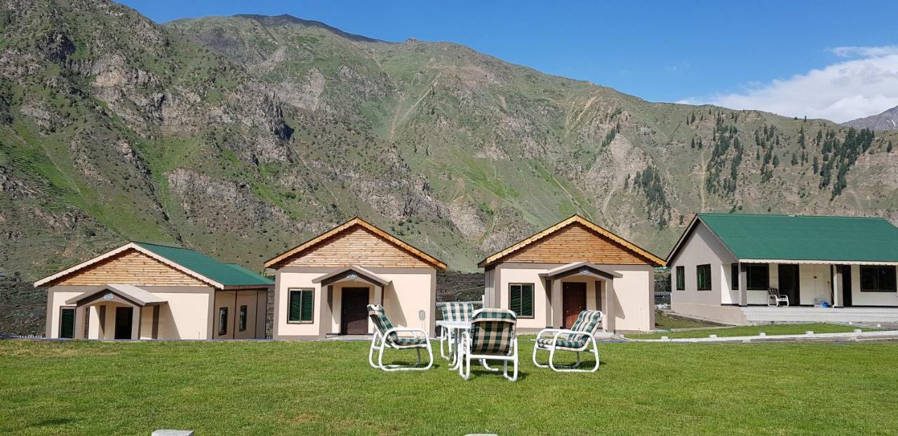 Pine Top Hotels Наран Экстерьер фото