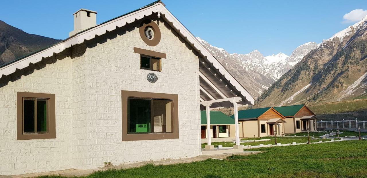 Pine Top Hotels Наран Экстерьер фото
