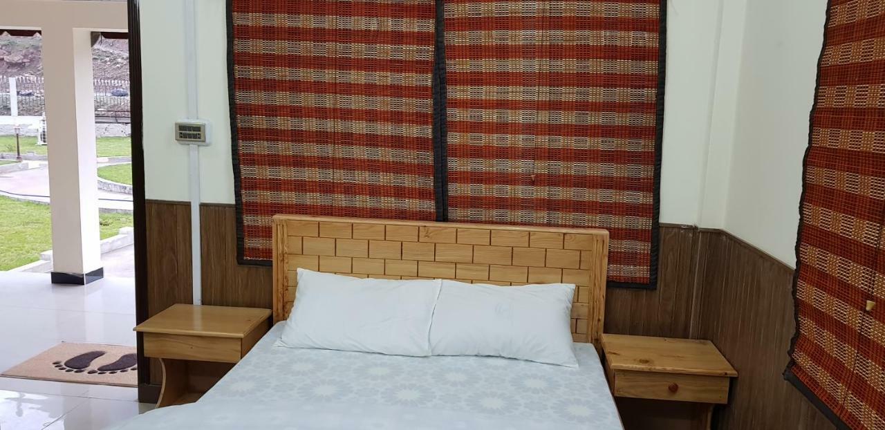 Pine Top Hotels Наран Экстерьер фото